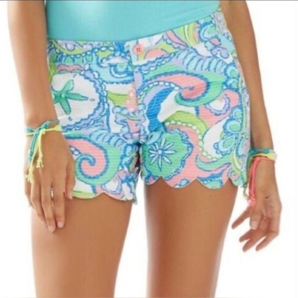 Lilly Pulitzer Pants - Lilly Pulitzer Coastal  Women's The Butter Cup Short Scallop Size 8